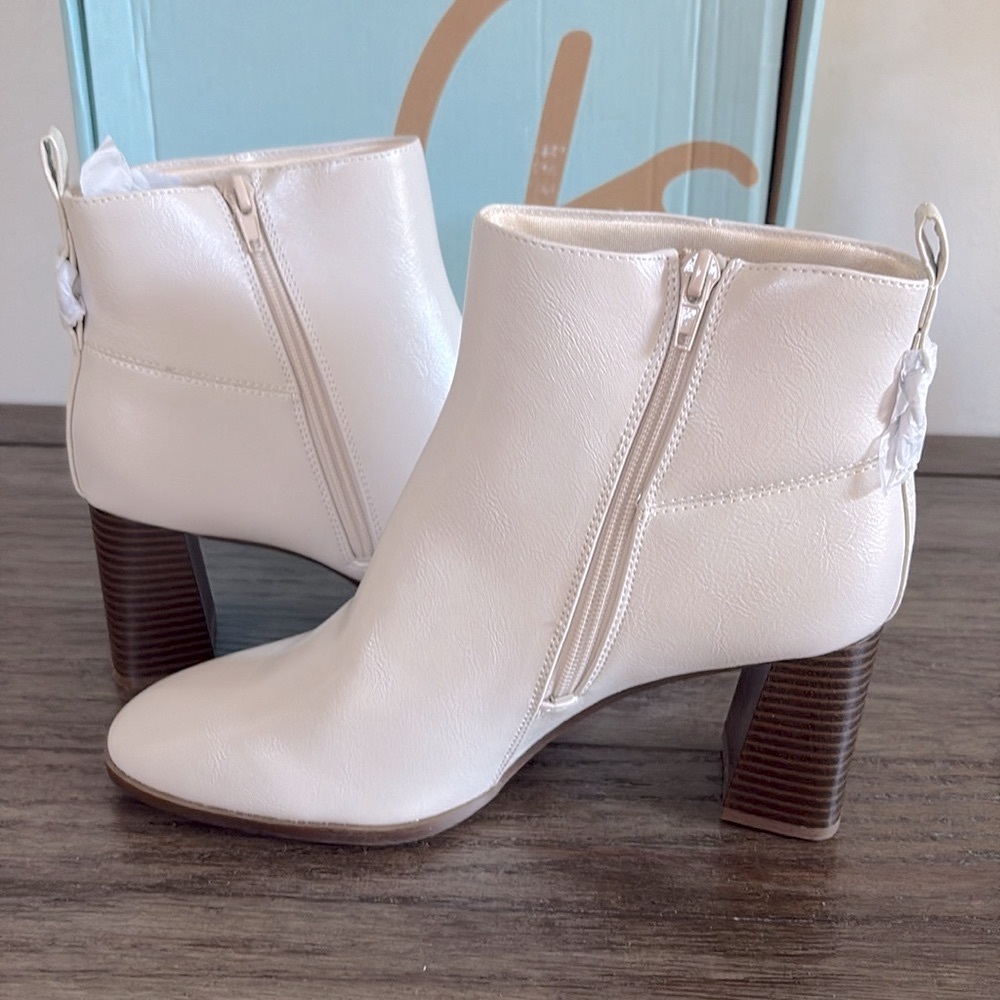NIB [Life Stride] Foxy Low Block Heel Almond Toe Booties Women’s Sz 10 Wide - Picture 9 of 15